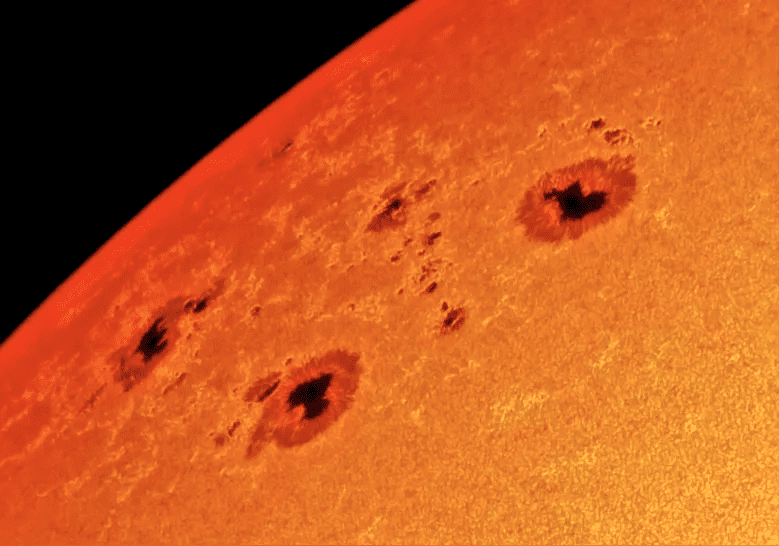 Les deux groupes de taches AR2993 et AR2994 Les deux groupes de taches AR2993 et AR2994