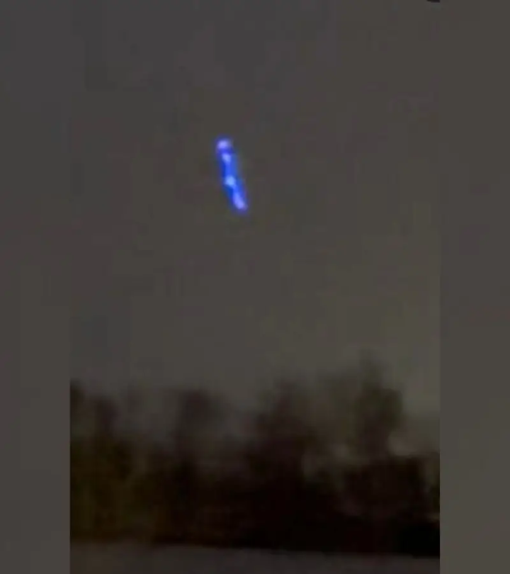 OVNI : un étrange objet bleu et brillant a survolé Philadelphie