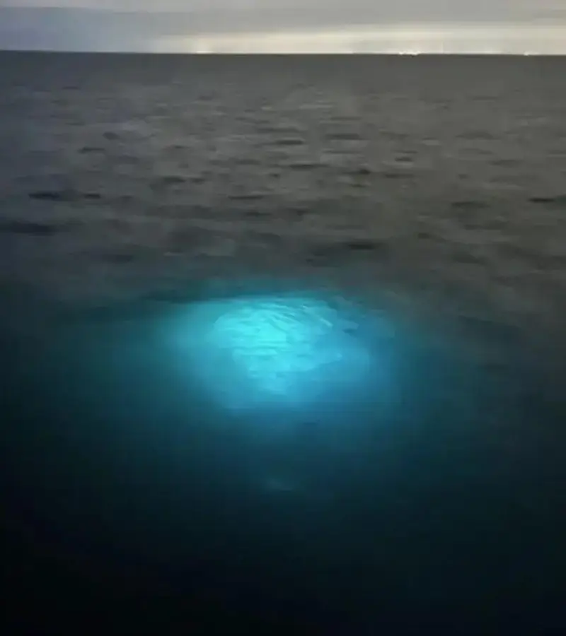 OVNIs : un navire de recherche observe une étrange lumière
