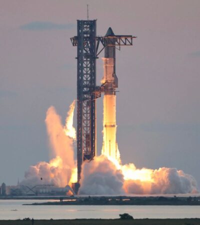 Espace : Elon Musk prévoit un décollage de sa mégafusée Starship vers Mars fin 2026